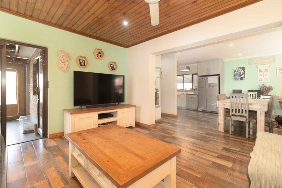 3 Bedroom Property for Sale in Oakglen Western Cape